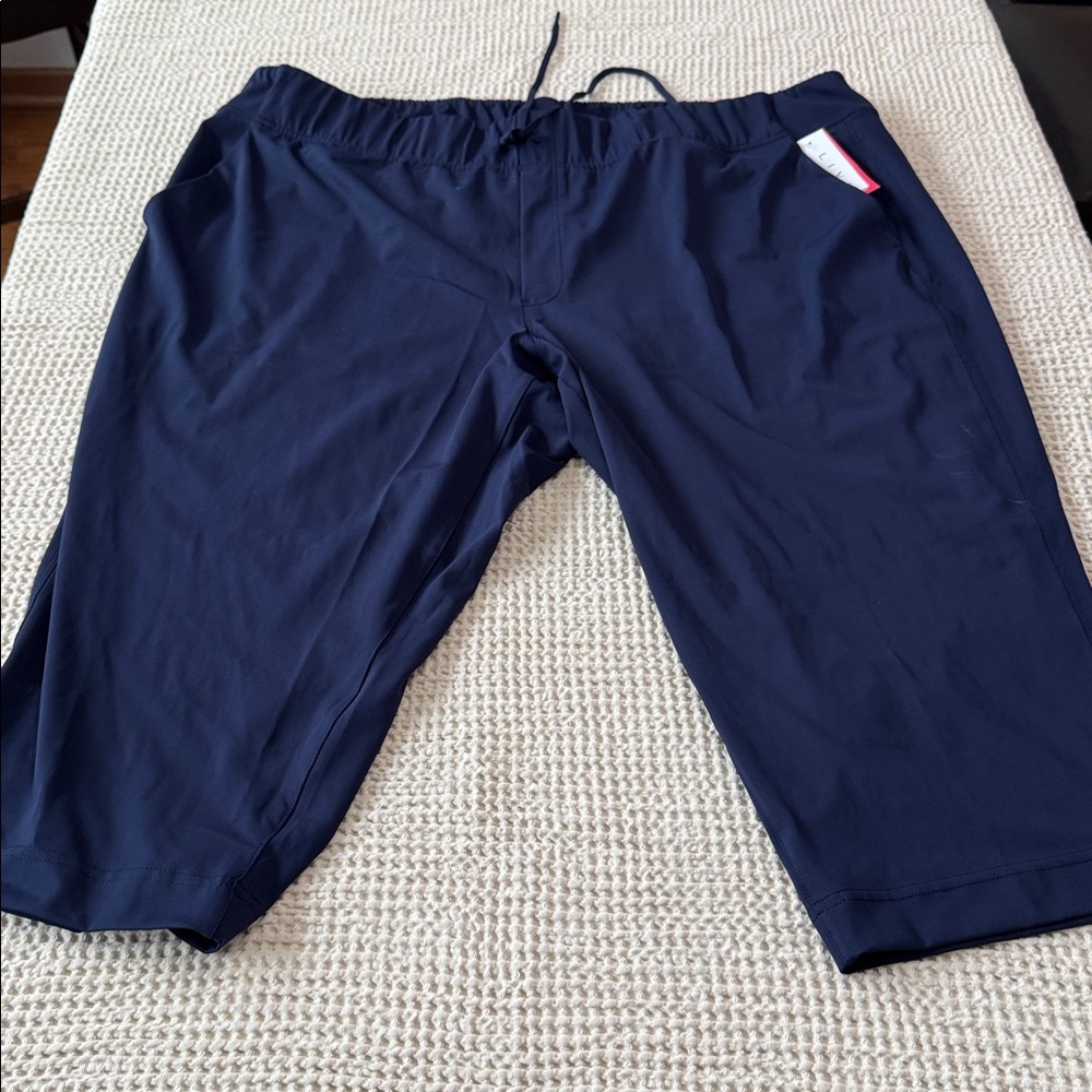 Livi Active Navy Blue Capri Workout Pants